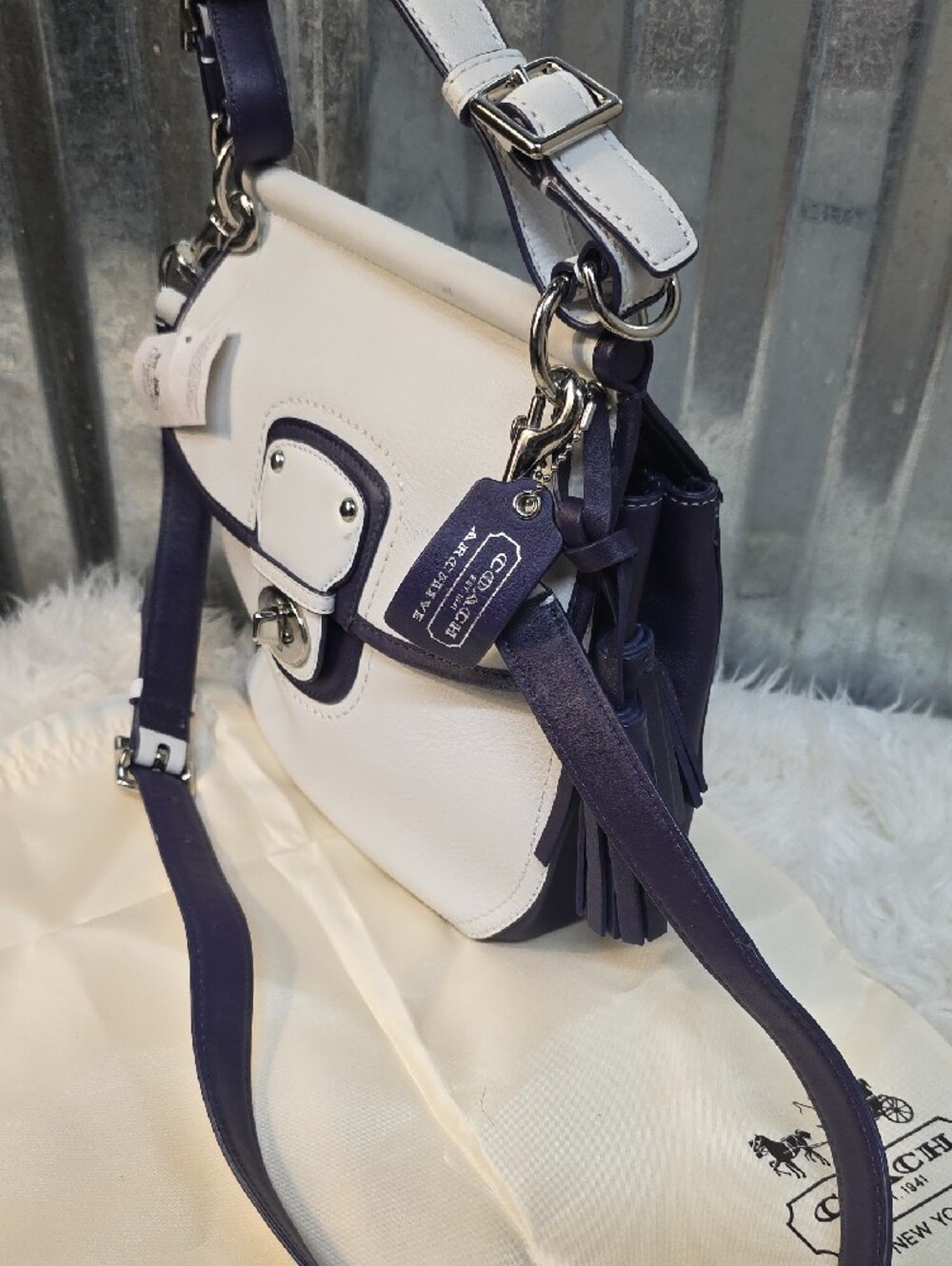 Very RARE! NWT Coach White and Purple Leather Willis Crossbody - Picture 2 of 11